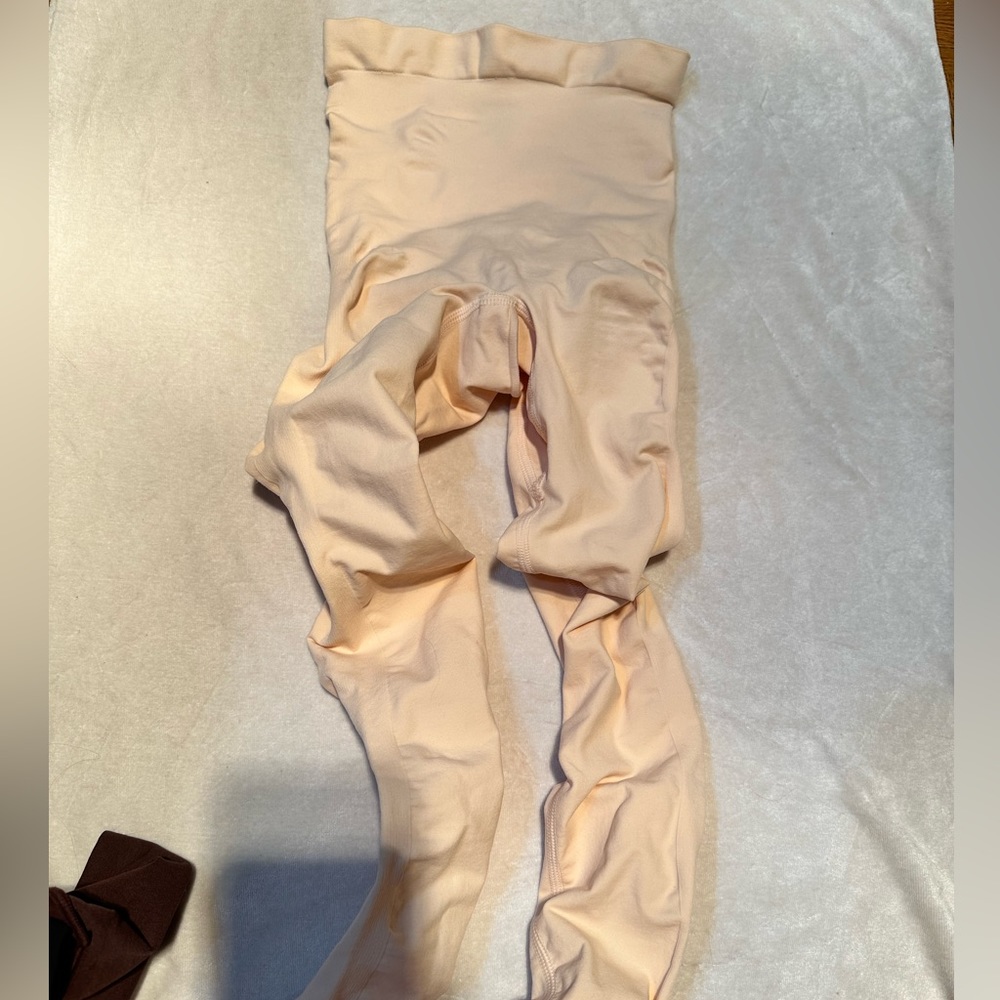 Sculpting leggings SKiMS S/M NWOT